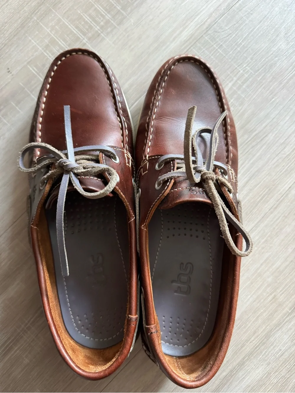Men's Chestnut Leather Boat Shoes with Contrast Laces